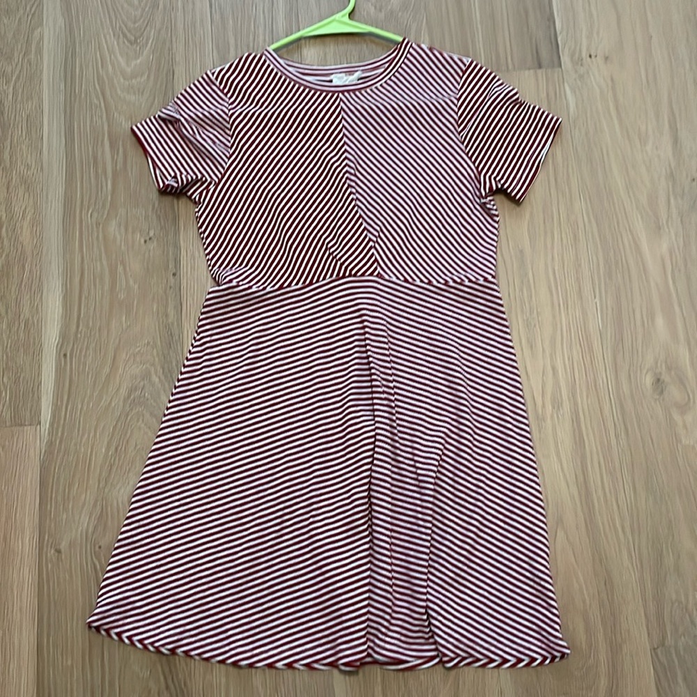 Cute short sleeve skater dress. Maroon and white striped xl